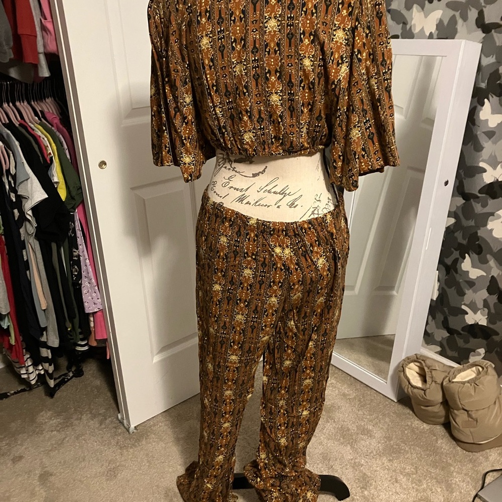 Volcom Tan Patterned Lounge Set - image 3